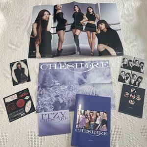 Itzy K-pop Book and Extras